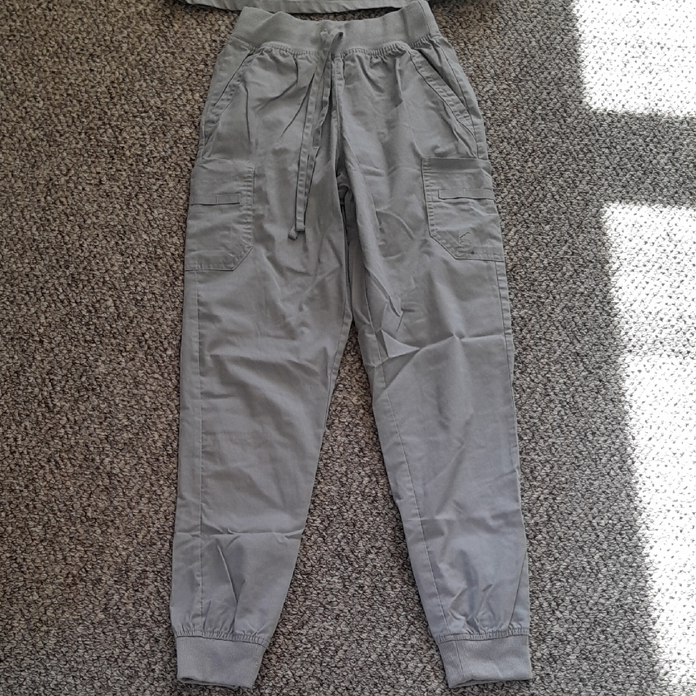 Light Gray Scrub Set - Picture 2 of 4